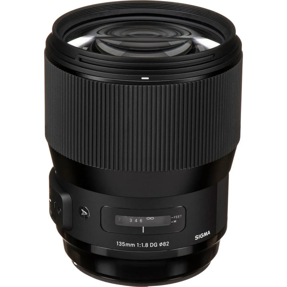 EF 135mm f1.8.webp